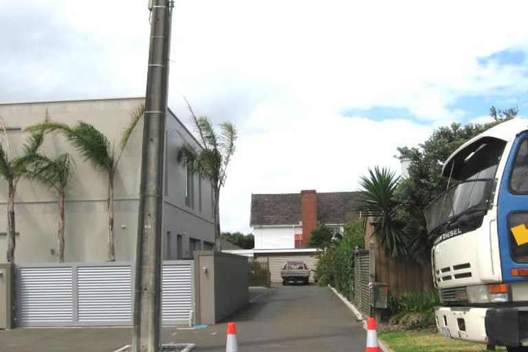 Photo of property in 2/31 Cecil Road, Milford, Auckland, 0620