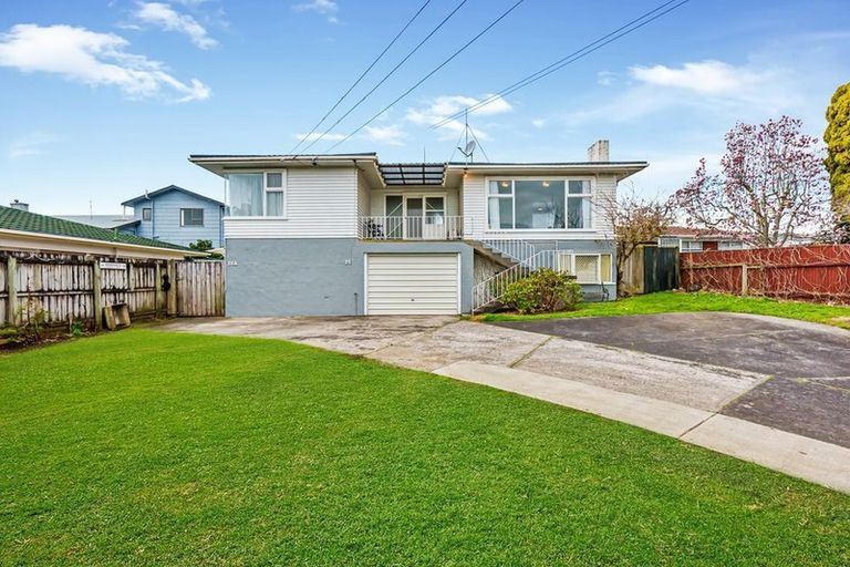 Photo of property in 26 Ray Small Drive, Papakura, 2110