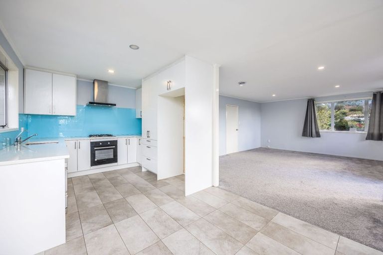 Photo of property in 38 Staincross Street, Green Bay, Auckland, 0604