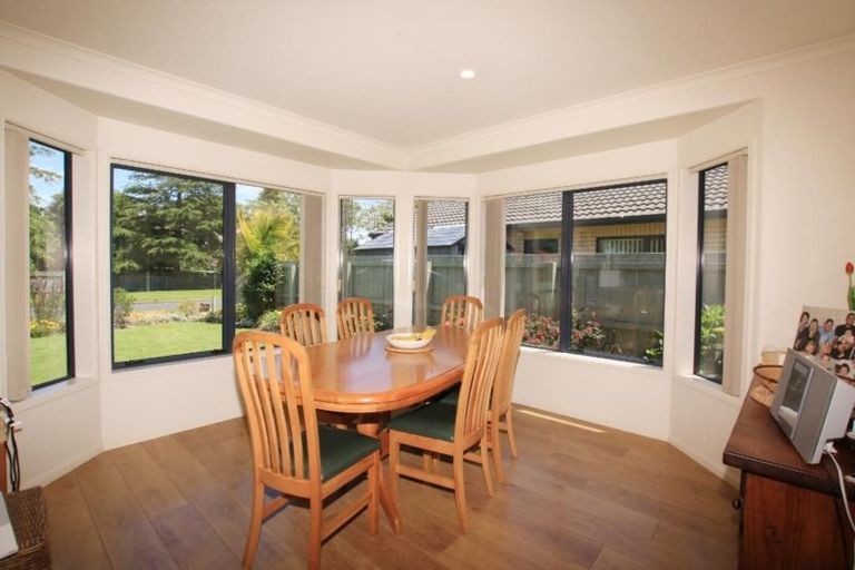 Photo of property in 24 Glencalder Place, Wattle Downs, Auckland, 2103