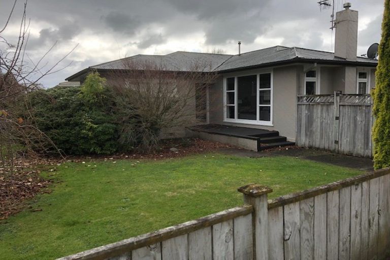 Photo of property in 1 Woodstock Place, Hokowhitu, Palmerston North, 4410