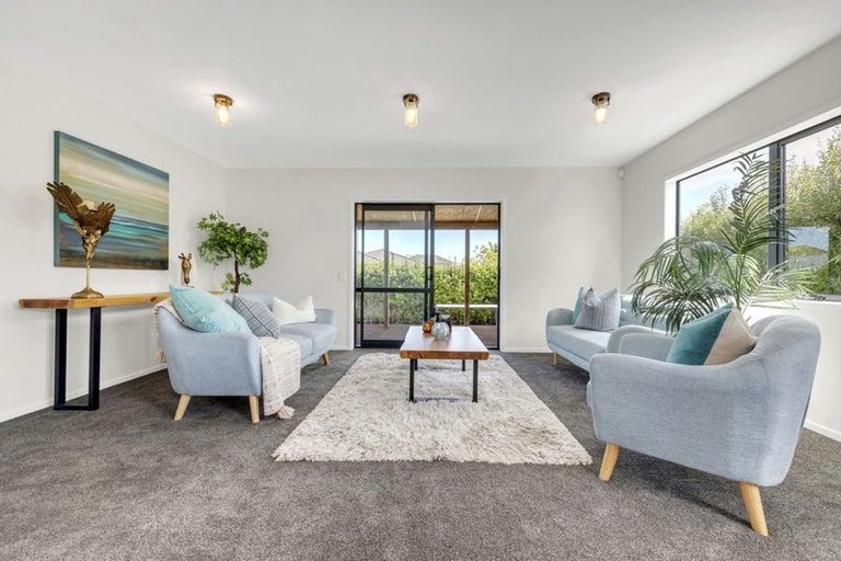 Photo of property in 10 Umu Place, Mangere, Auckland, 2022