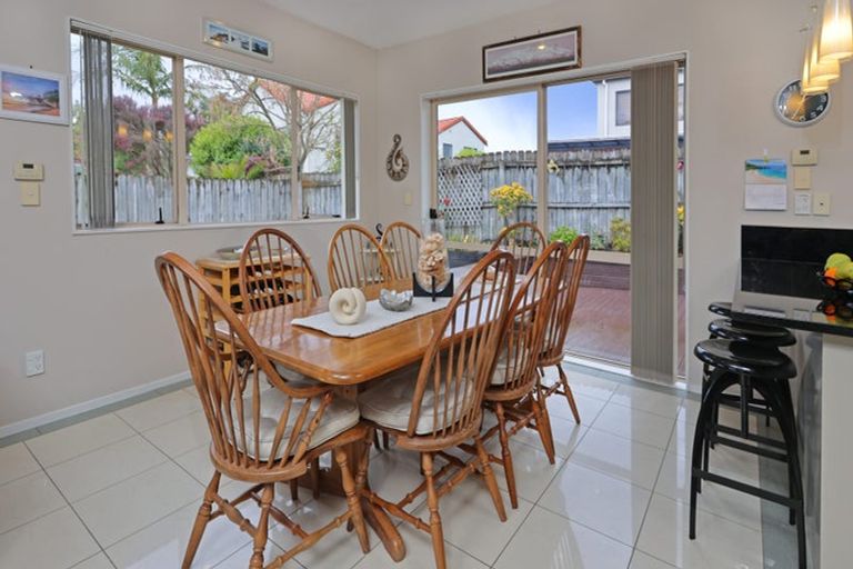 Photo of property in 80 San Marino Drive West, Henderson, Auckland, 0612