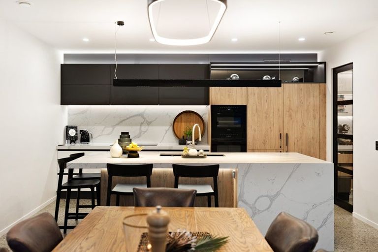 Photo of property in 10 Limerick Lane, Queenstown, 9300