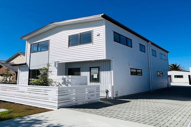 Photo of property in 82a Eversleigh Road, Belmont, Auckland, 0622