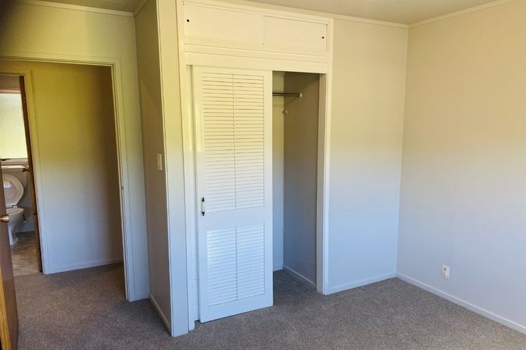 Photo of property in 46 Trias Road, Totara Vale, Auckland, 0629