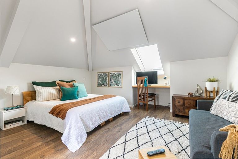 Photo of property in 18 Wairoa Road, Narrow Neck, Auckland, 0624