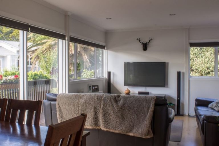 Photo of property in 2/49 Archers Road, Hillcrest, Auckland, 0629