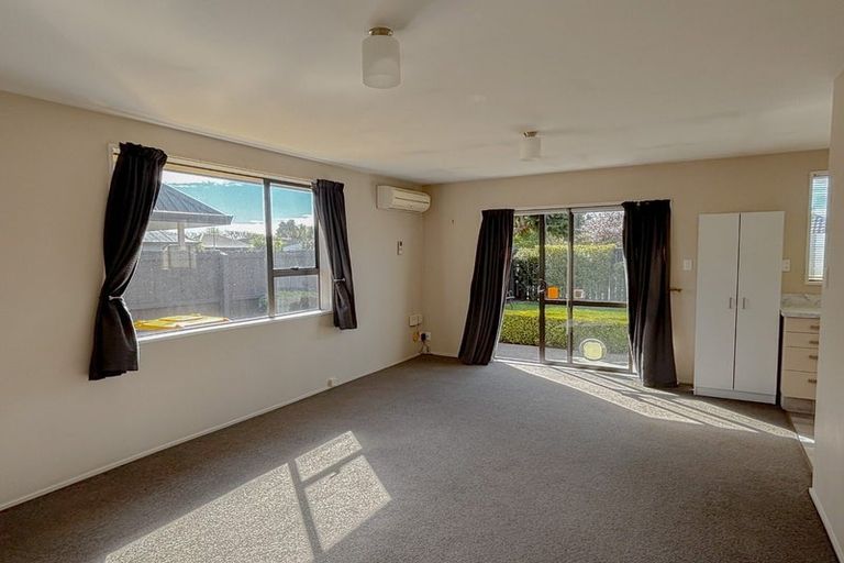 Photo of property in 2/41 Beauford Place, Parklands, Christchurch, 8083