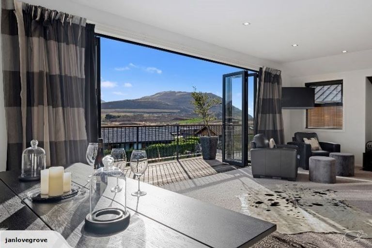 Photo of property in 31 Rannoch Drive, Jacks Point, Queenstown, 9371