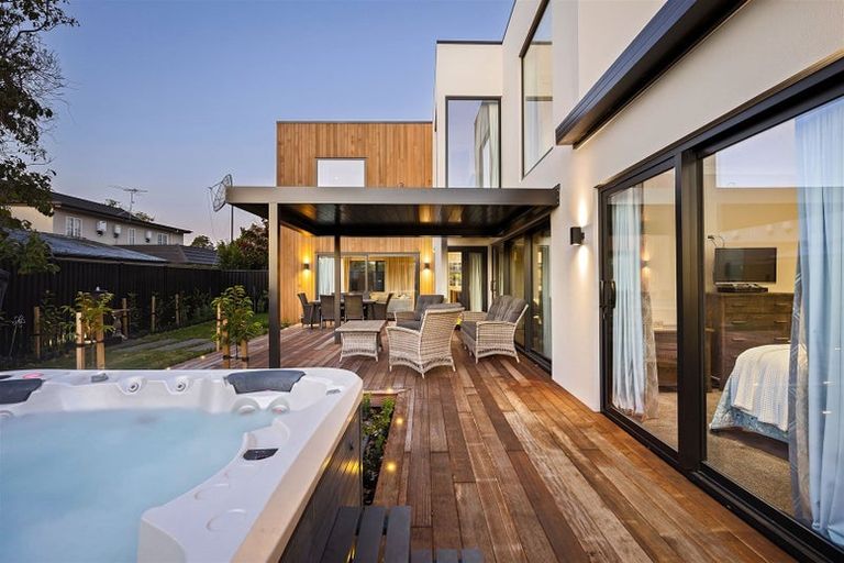 Photo of property in 30b Glandovey Road, Fendalton, Christchurch, 8052