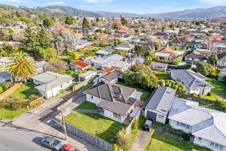 Photo of property in 21 Totara Park Road, Clouston Park, Upper Hutt, 5018