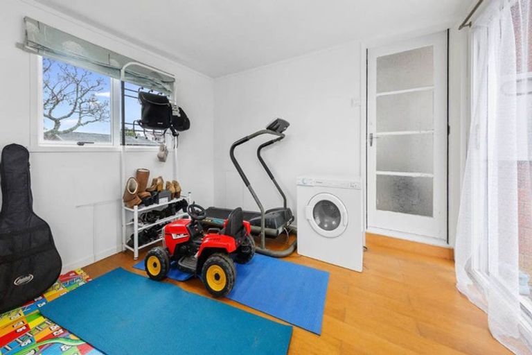 Photo of property in 1/10 Ballater Place, Highland Park, Auckland, 2010