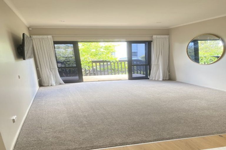 Photo of property in 2 Ellivani Rise, Pukekohe, 2120
