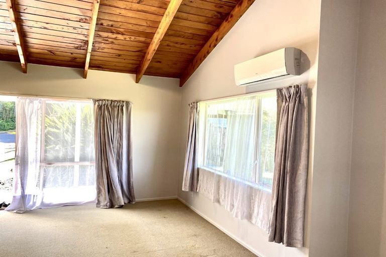 Photo of property in 2/47 Greenslade Crescent, Northcote, Auckland, 0627