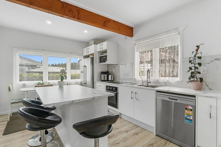 Photo of property in 18 Walsh Street, Forest Lake, Hamilton, 3200