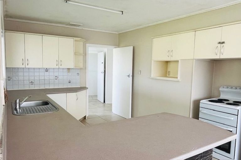 Photo of property in 23 Tirimoana Road, Te Atatu South, Auckland, 0602