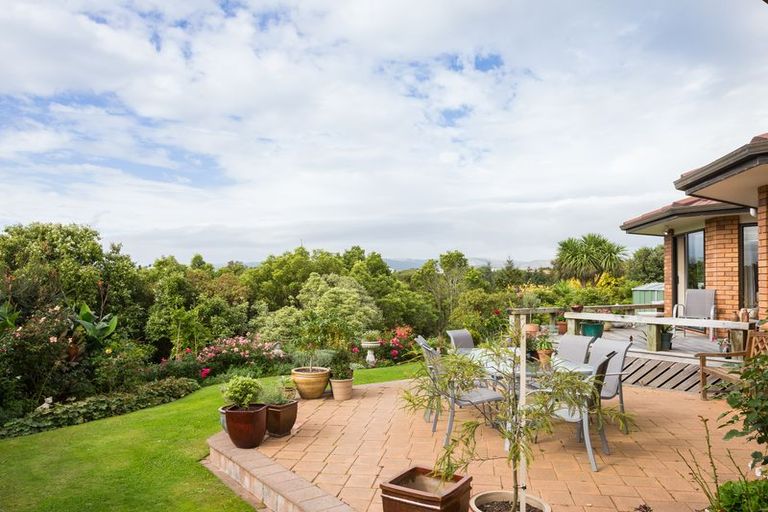 Photo of property in 143 Summerhill Drive, Fitzherbert, Palmerston North, 4410