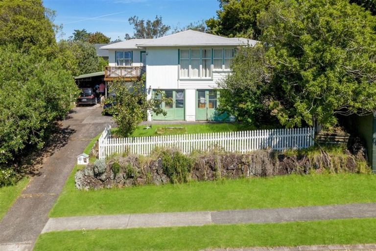Photo of property in 3 La Trobe Street, Pakuranga Heights, Auckland, 2010