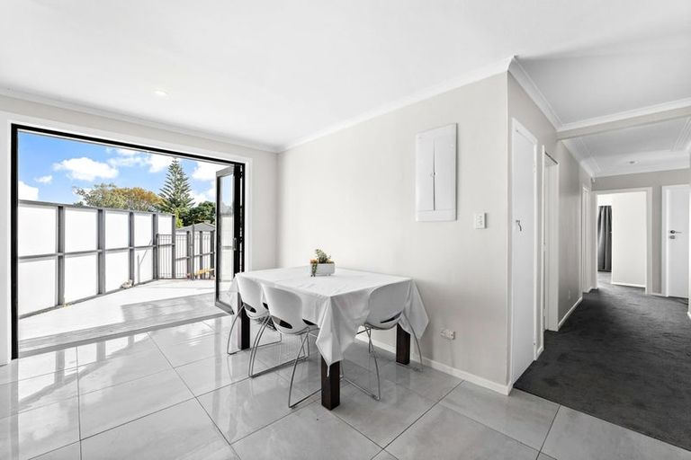 Photo of property in 18 Murray Road, Te Atatu Peninsula, Auckland, 0610