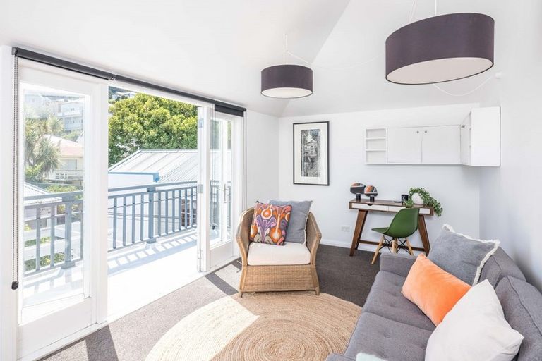 Photo of property in 37 Queen Street, Mount Victoria, Wellington, 6011