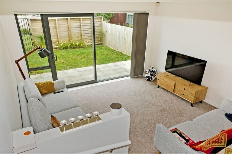 Photo of property in 2 Stone Street, Miramar, Wellington, 6022