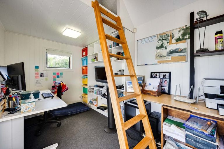 Photo of property in 16 Paton Avenue, Te Atatu South, Auckland, 0610