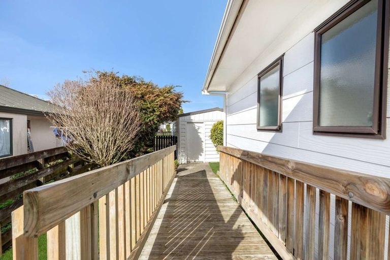Photo of property in 35b Aquarius Drive, Kawaha Point, Rotorua, 3010