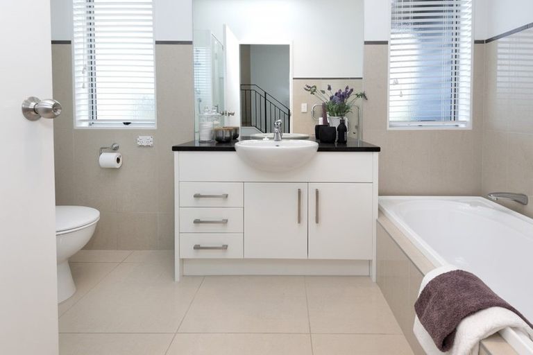 Photo of property in 12 Tranquility Rise, Mellons Bay, Auckland, 2014