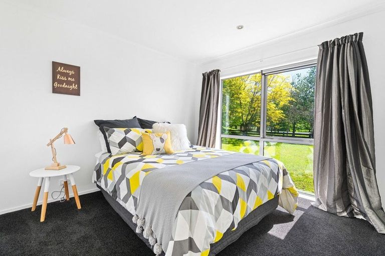 Photo of property in 1 Maple Lane, Martinborough, 5711