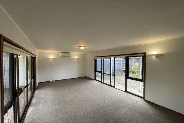 Photo of property in 3/8 Shakespeare Road, Milford, Auckland, 0620