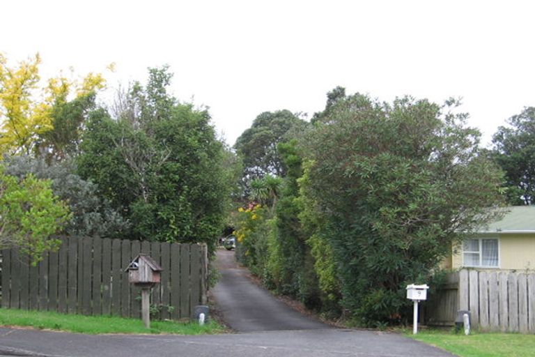 Photo of property in 9 Wickstead Place, Massey, Auckland, 0614