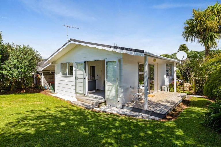 Photo of property in 2/18 Culzean Grove, Bell Block, New Plymouth, 4312