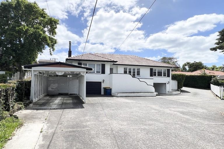 Photo of property in 1/132 Nile Road, Milford, Auckland, 0620