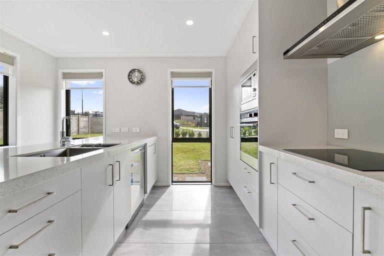 Photo of property in 47 Couldrey Crescent, Red Beach, 0932