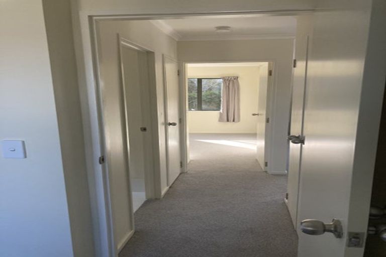 Photo of property in 102 Kemp Road, Massey, Auckland, 0614