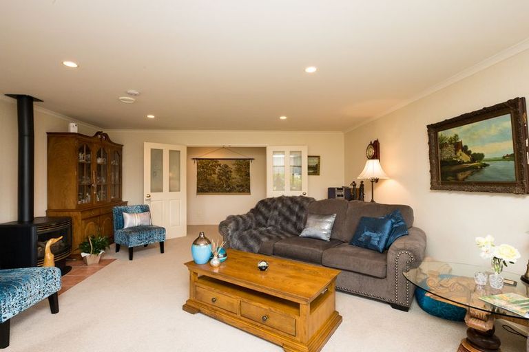 Photo of property in 143 Summerhill Drive, Fitzherbert, Palmerston North, 4410