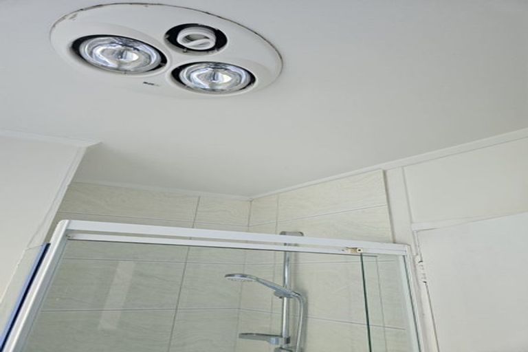 Photo of property in 19 Hiwihau Place, Glenfield, Auckland, 0629