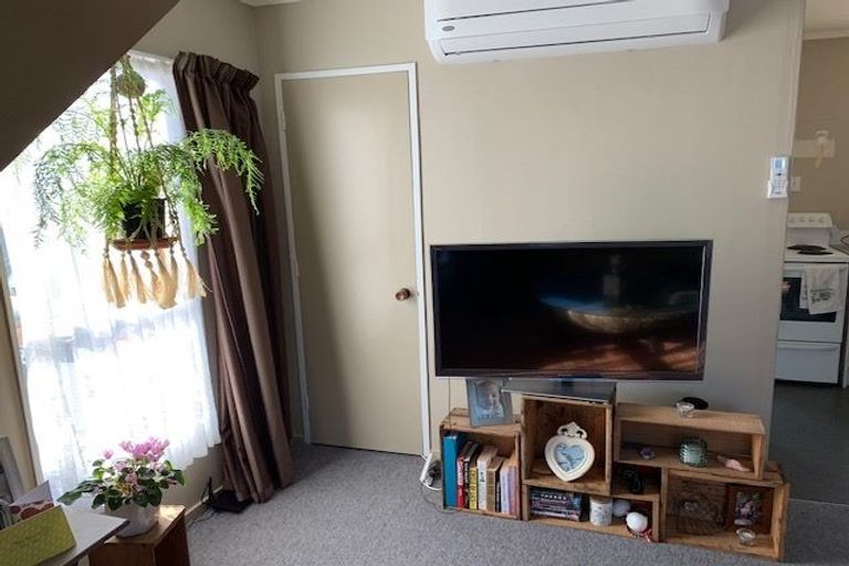 Photo of property in 3/49 Apu Crescent, Lyall Bay, Wellington, 6022