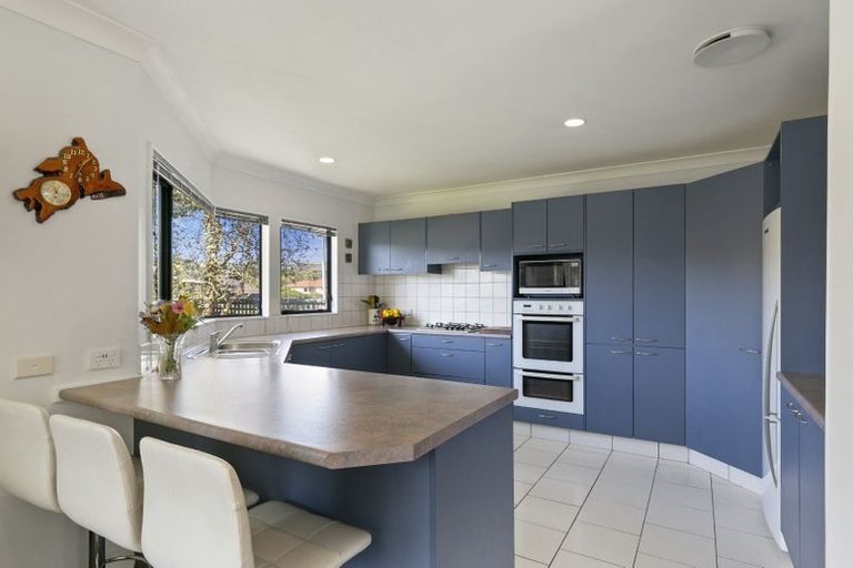 Photo of property in 104 Westchester Drive, Churton Park, Wellington, 6037