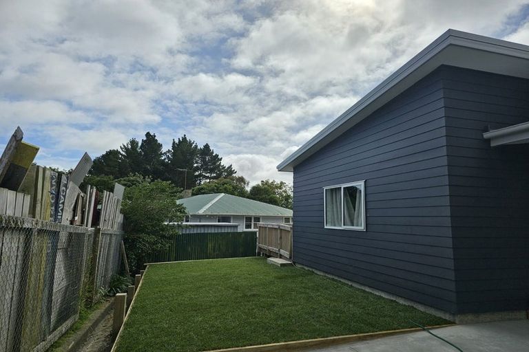 Photo of property in 7a Suffolk Place, Cannons Creek, Porirua, 5024