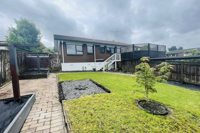 Photo of property in 1 John Webster Place, Glen Eden, Auckland, 0602