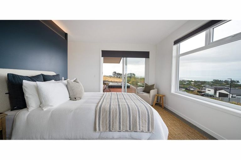 Photo of property in 3 Ridgeway Place, Richmond Hill, Christchurch, 8081