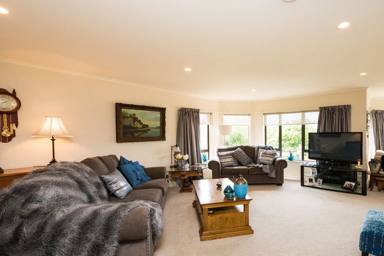 Photo of property in 143 Summerhill Drive, Fitzherbert, Palmerston North, 4410
