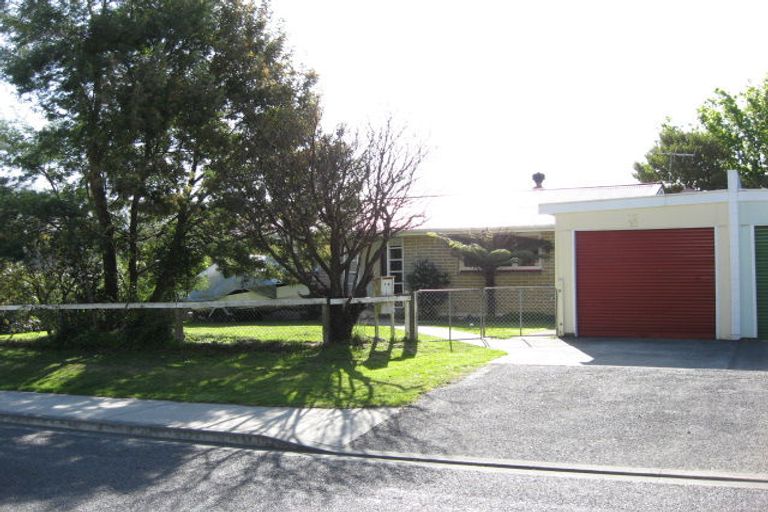 Photo of property in 74 Milton Terrace, Picton, 7220