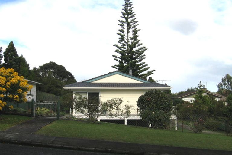 Photo of property in 64 Hollywood Avenue, Titirangi, Auckland, 0604