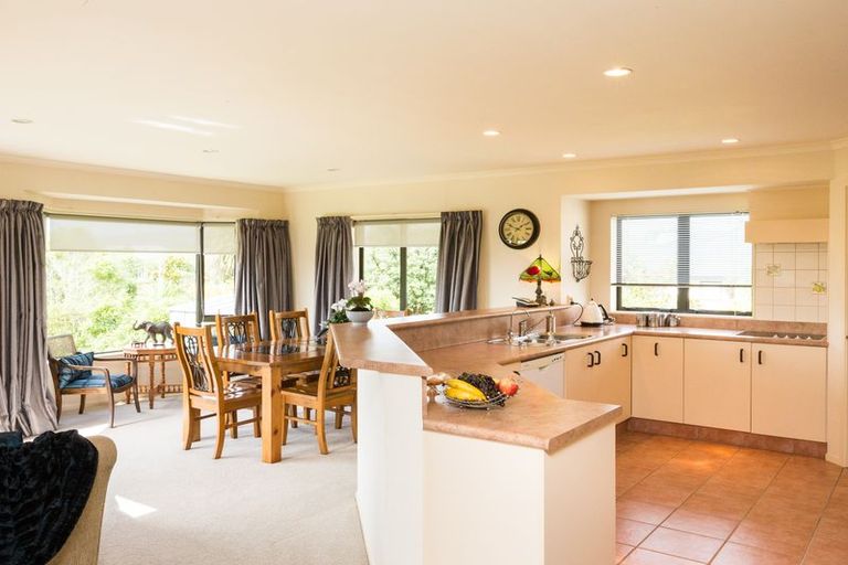 Photo of property in 143 Summerhill Drive, Fitzherbert, Palmerston North, 4410