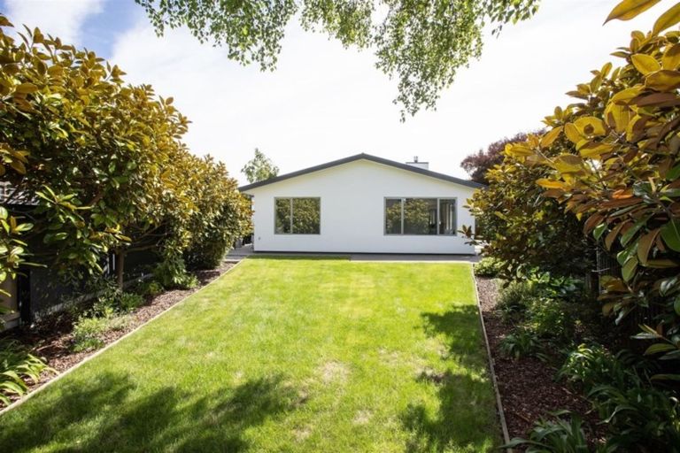 Photo of property in 14 Garreg Road, Fendalton, Christchurch, 8052