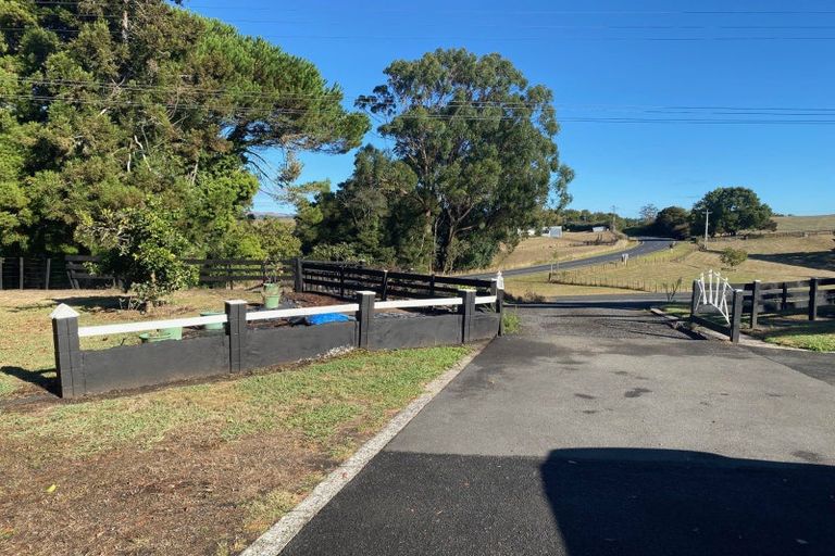 Photo of property in 4 Berkers Road, Ngahinapouri, Hamilton, 3290