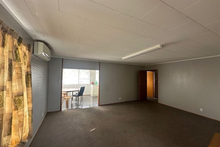 Photo of property in 34 Ferndown Avenue, Papatoetoe, Auckland, 2025